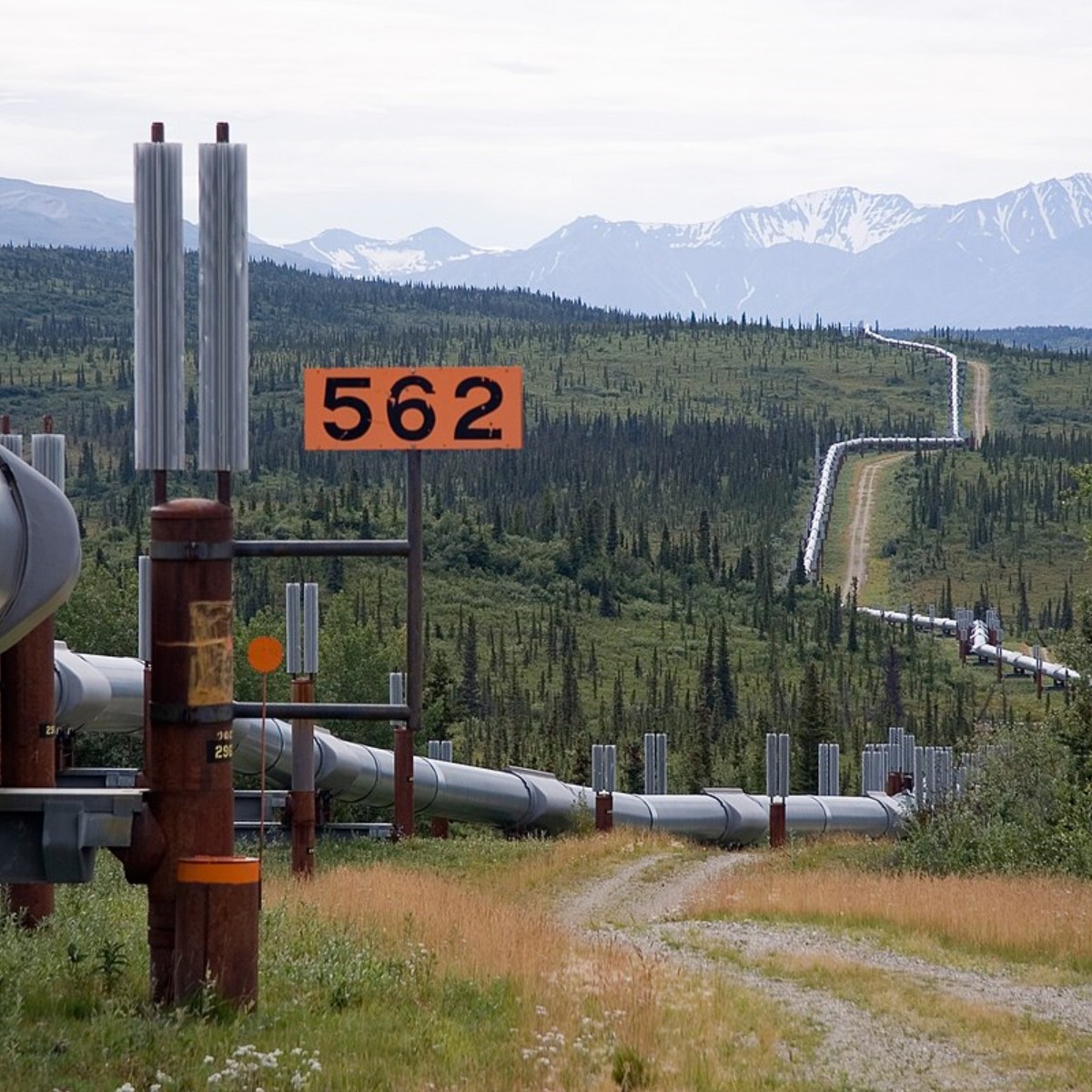 Long-distance pipeline valves