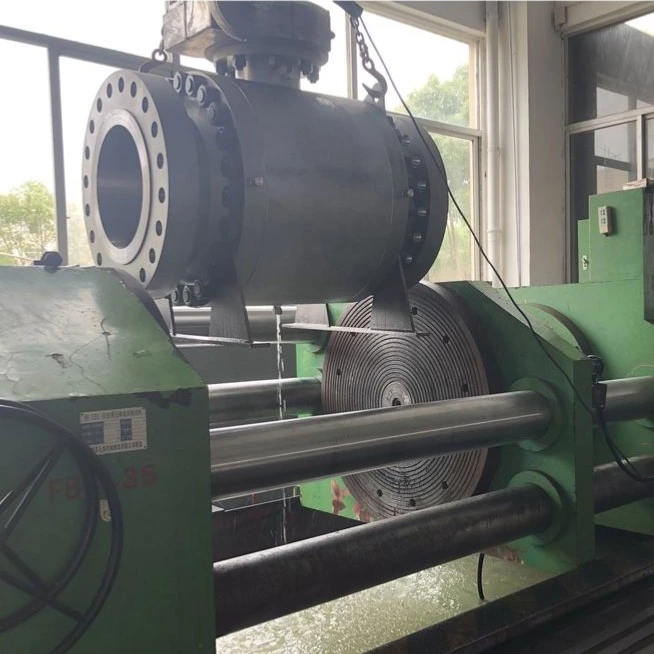 Válvula de bola accionada por engranajes de acero inoxidable de alta presión de gran tamaño con muñón